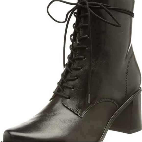 Elegant Black Leather Ankle Boots - Picture 14 of 15